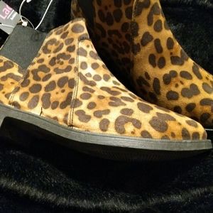 Ladies leopard fashion boots sz 8 New